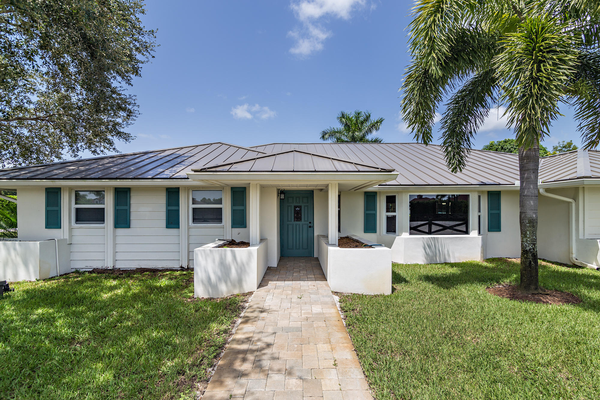 SADDLE TRAIL PARK OF WELLINGTON - Residential