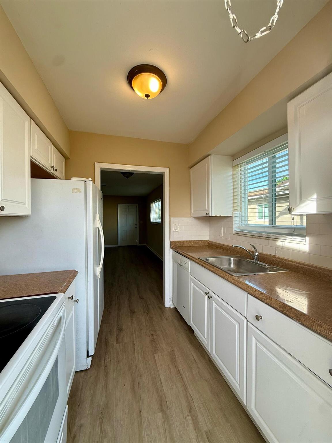 CRESTHAVEN NO 11 - Residential Lease