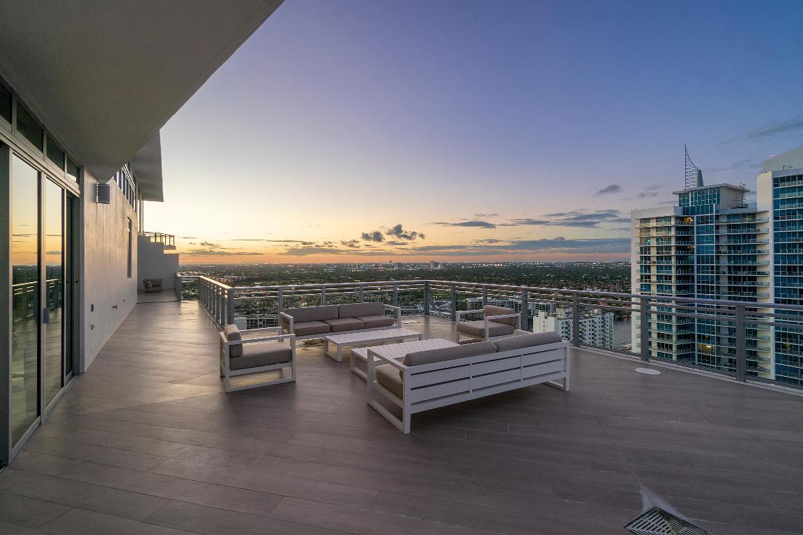 DIPLOMAT OCEANFRONT RESIDENCES - Residential