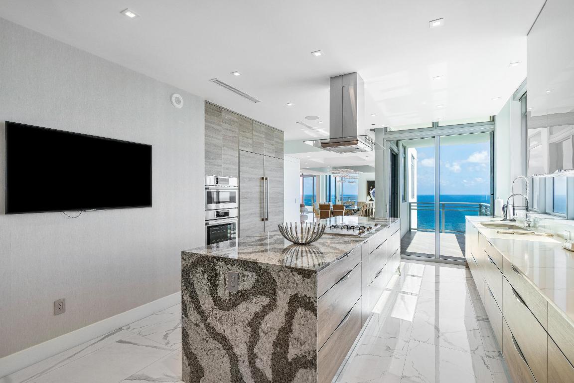 DIPLOMAT OCEANFRONT RESIDENCES - Residential