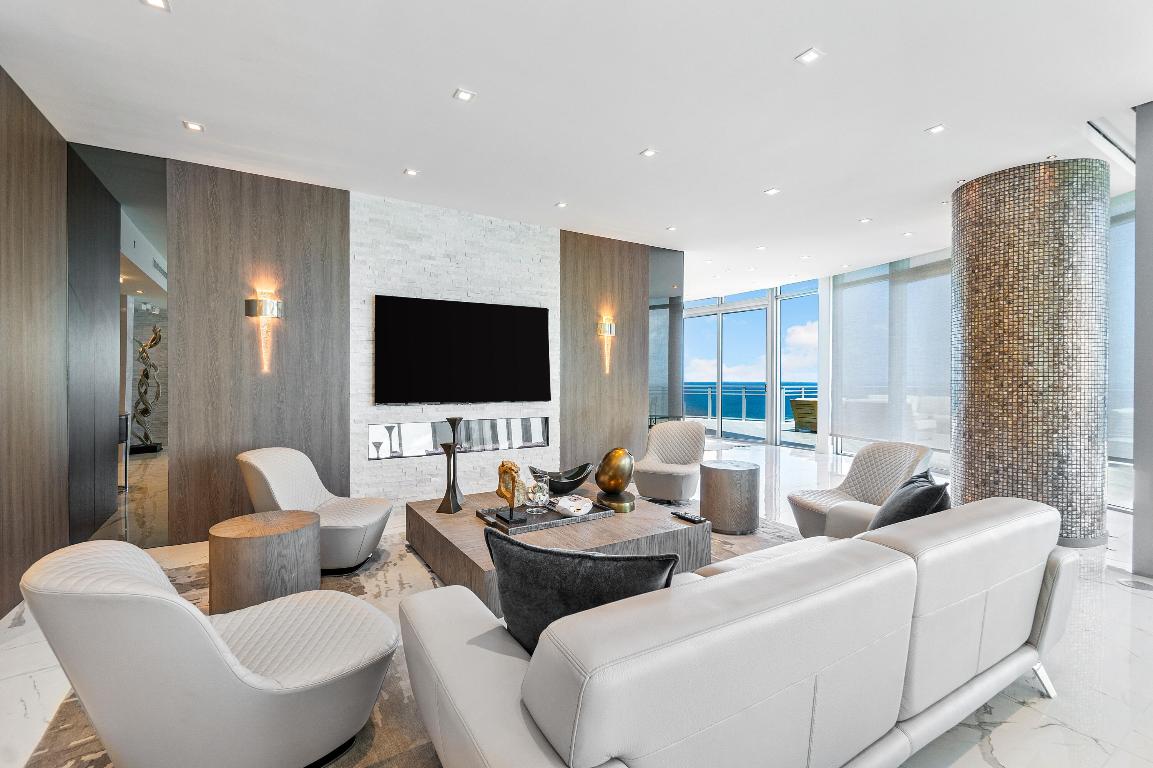 DIPLOMAT OCEANFRONT RESIDENCES - Residential