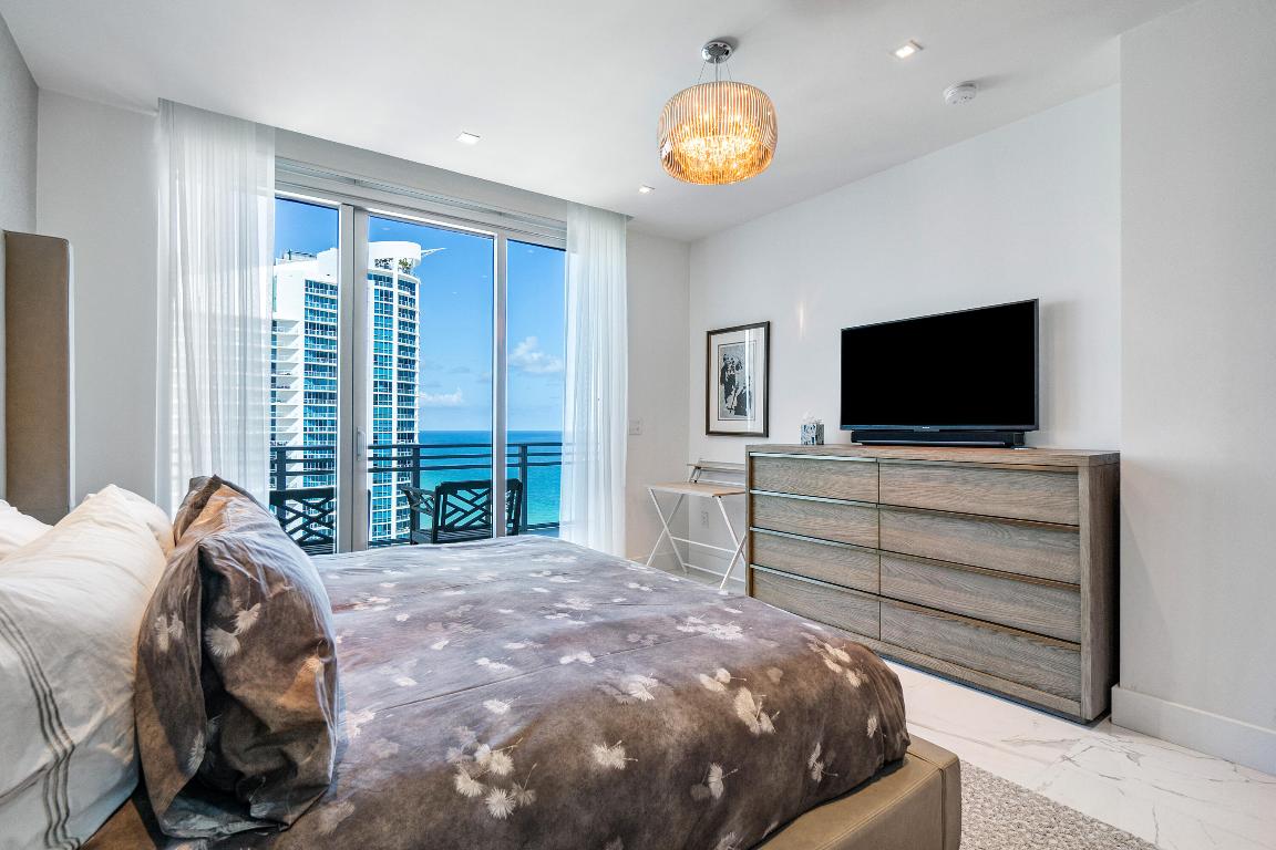 DIPLOMAT OCEANFRONT RESIDENCES - Residential