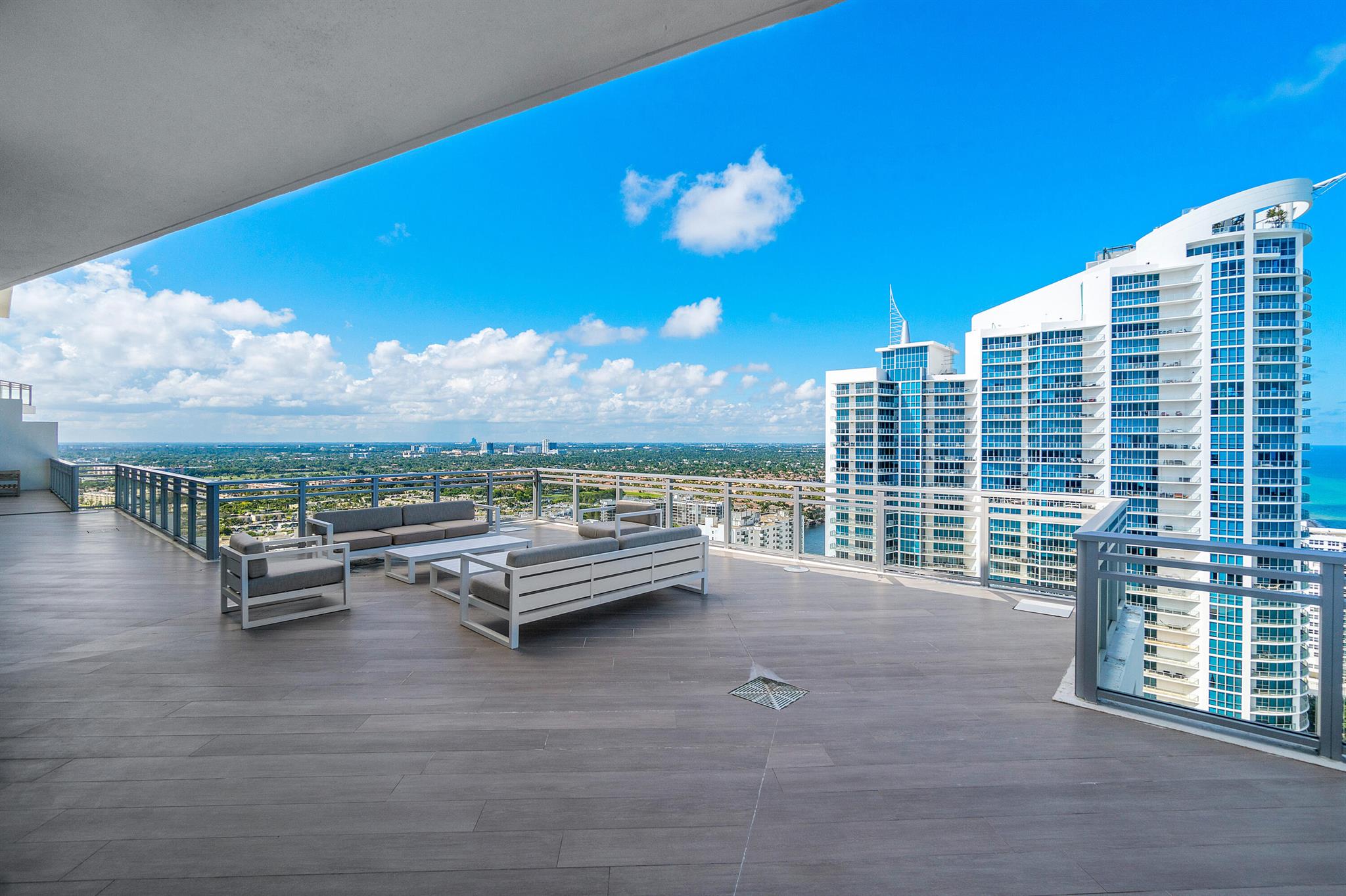 DIPLOMAT OCEANFRONT RESID - Residential