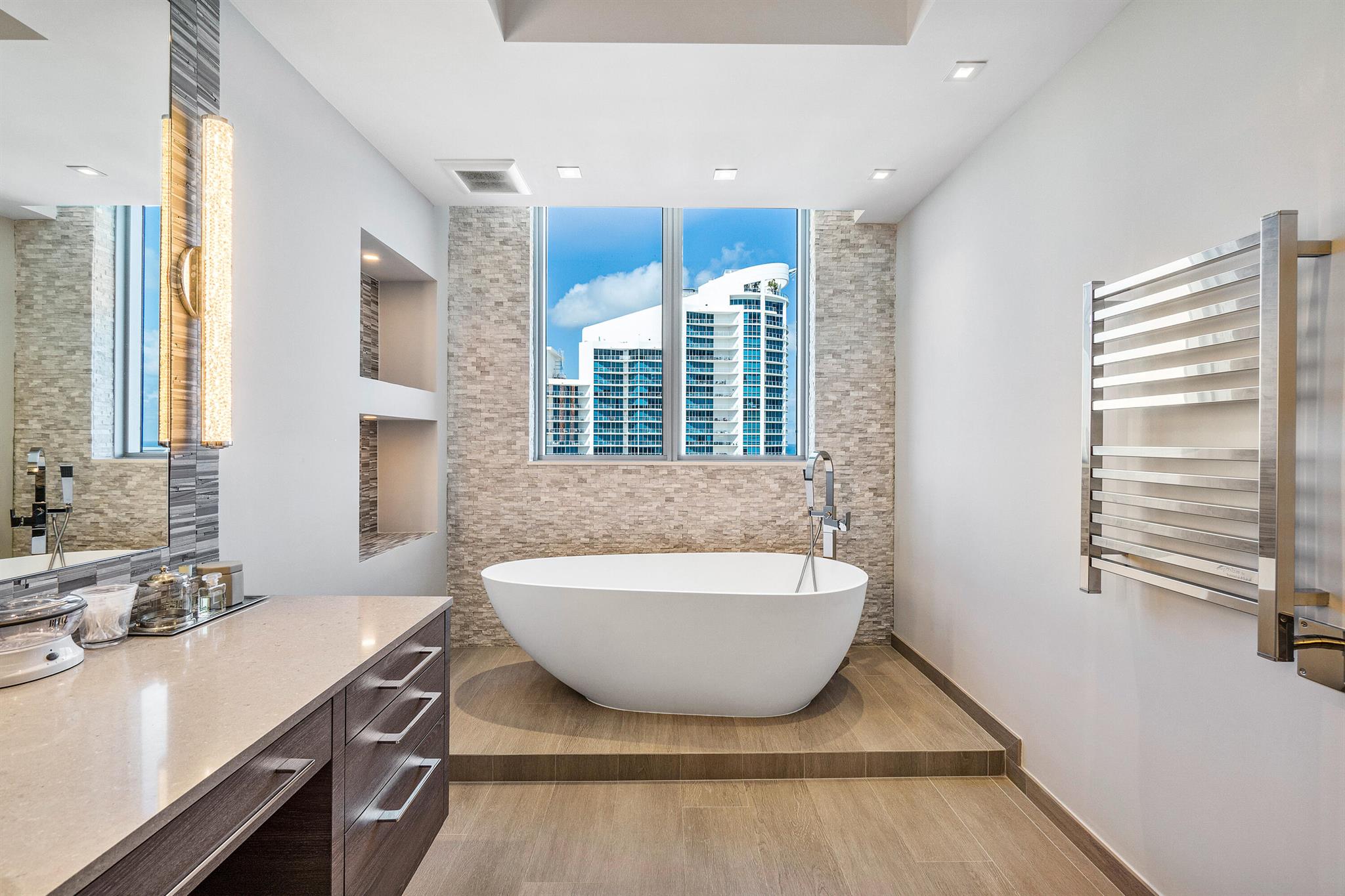 DIPLOMAT OCEANFRONT RESID - Residential