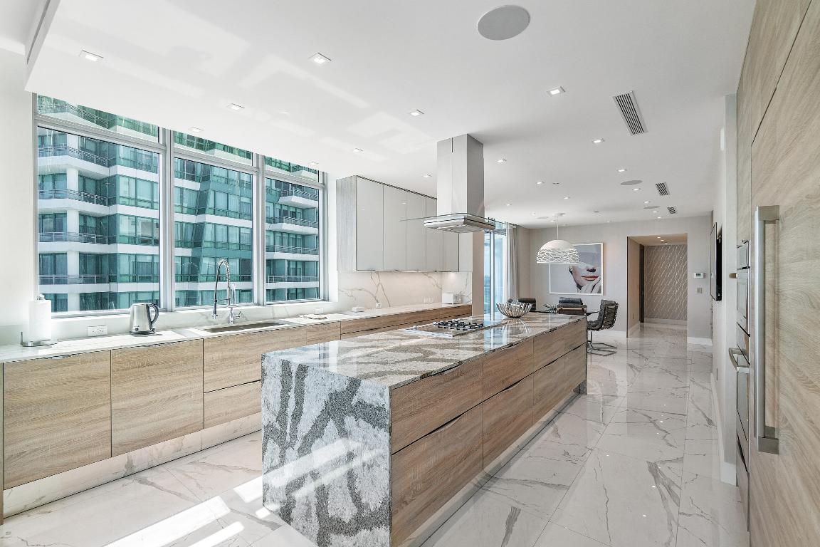 DIPLOMAT OCEANFRONT RESIDENCES - Residential