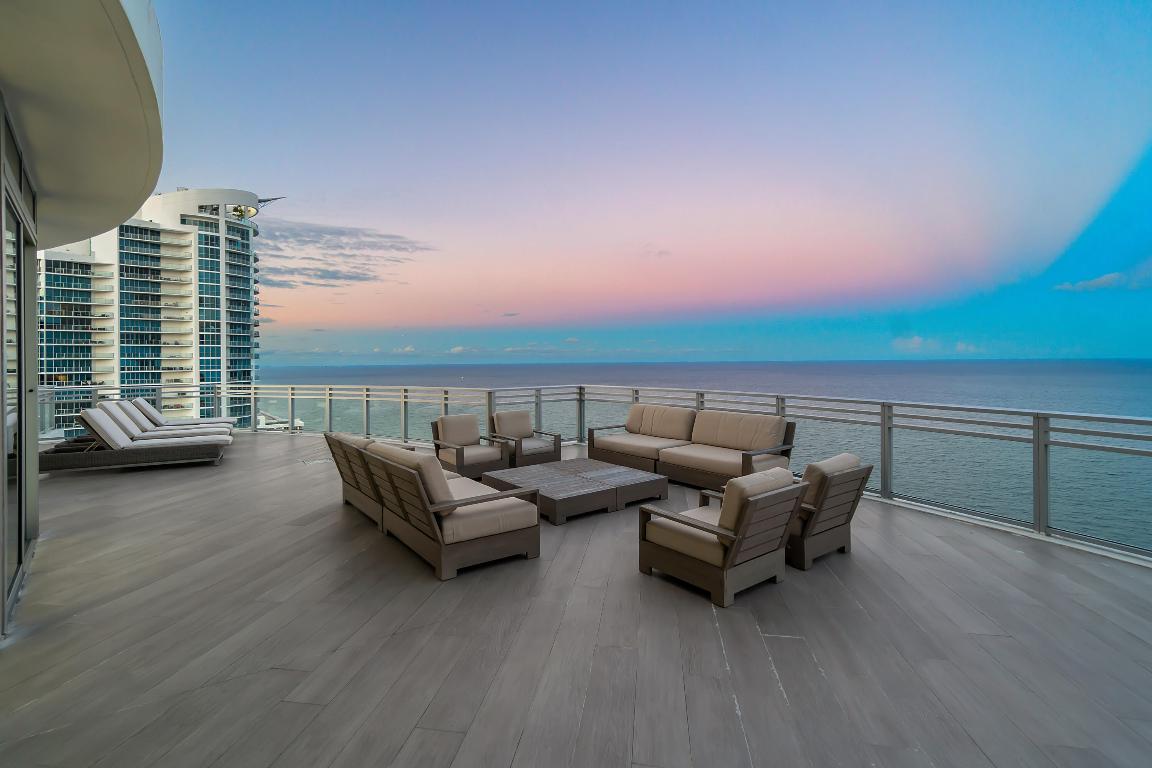 DIPLOMAT OCEANFRONT RESIDENCES - Residential
