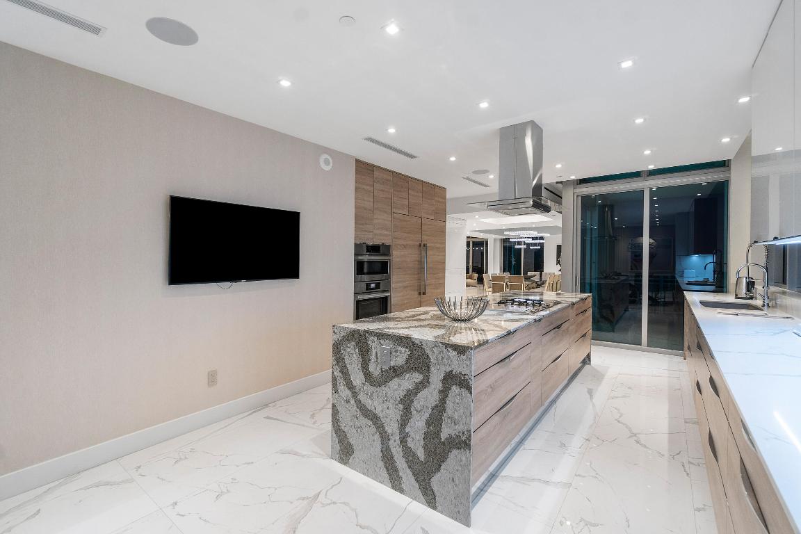 DIPLOMAT OCEANFRONT RESIDENCES - Residential