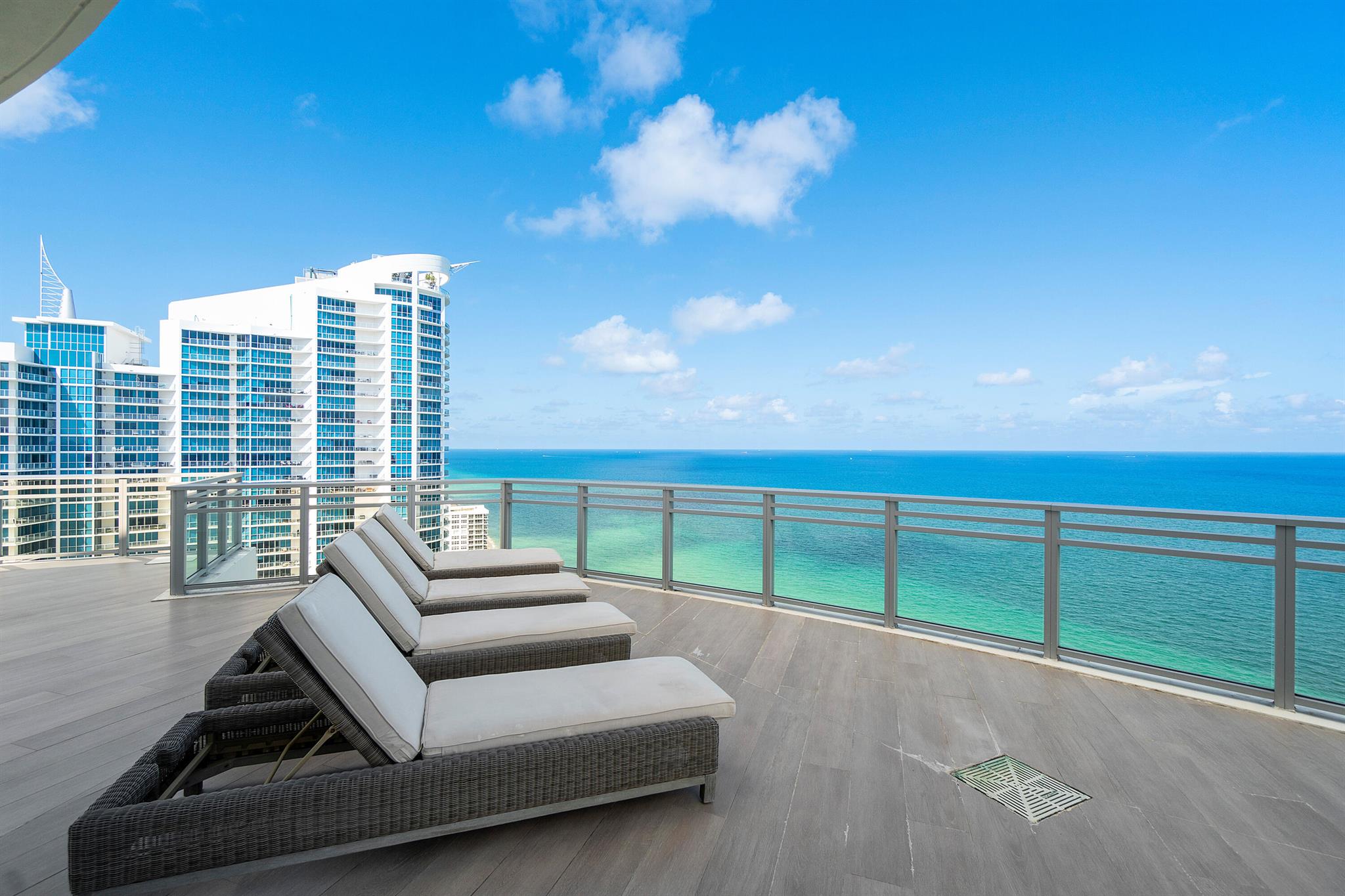 DIPLOMAT OCEANFRONT RESID - Residential