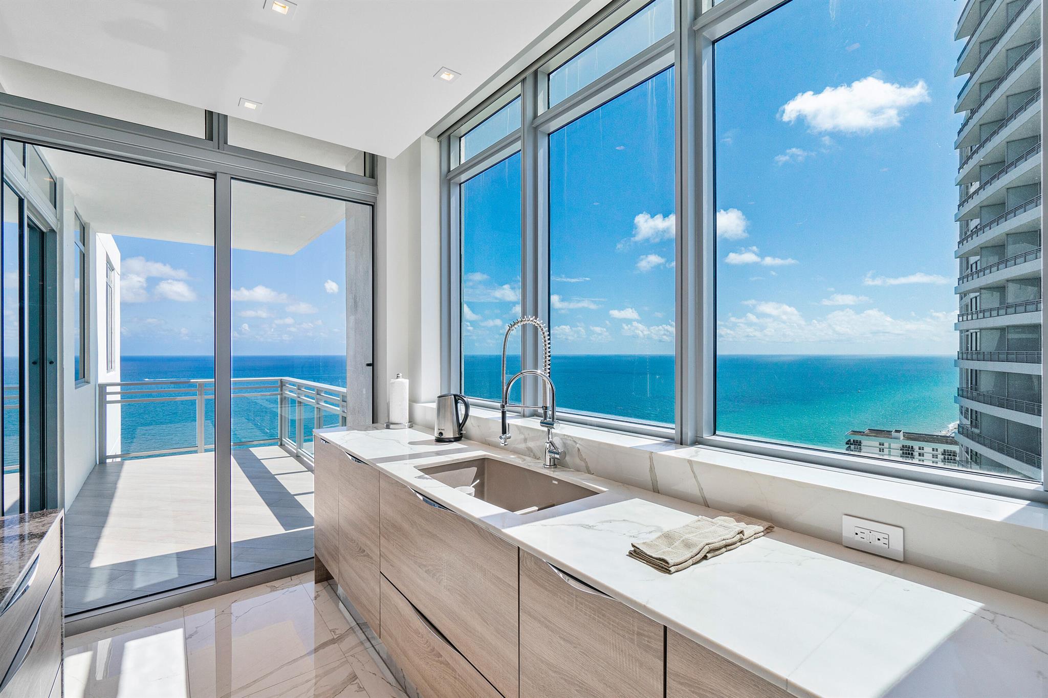 DIPLOMAT OCEANFRONT RESID - Residential