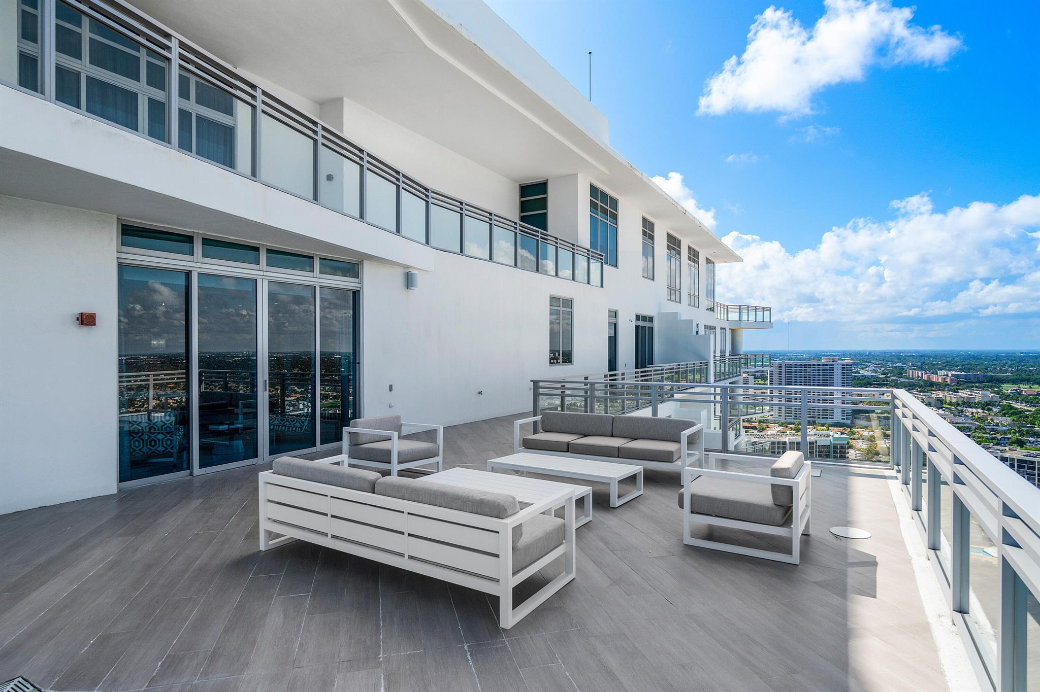 DIPLOMAT OCEANFRONT RESID - Residential