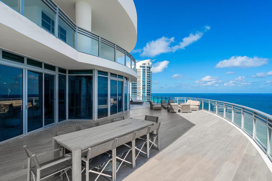 DIPLOMAT OCEANFRONT RESIDENCES - Residential