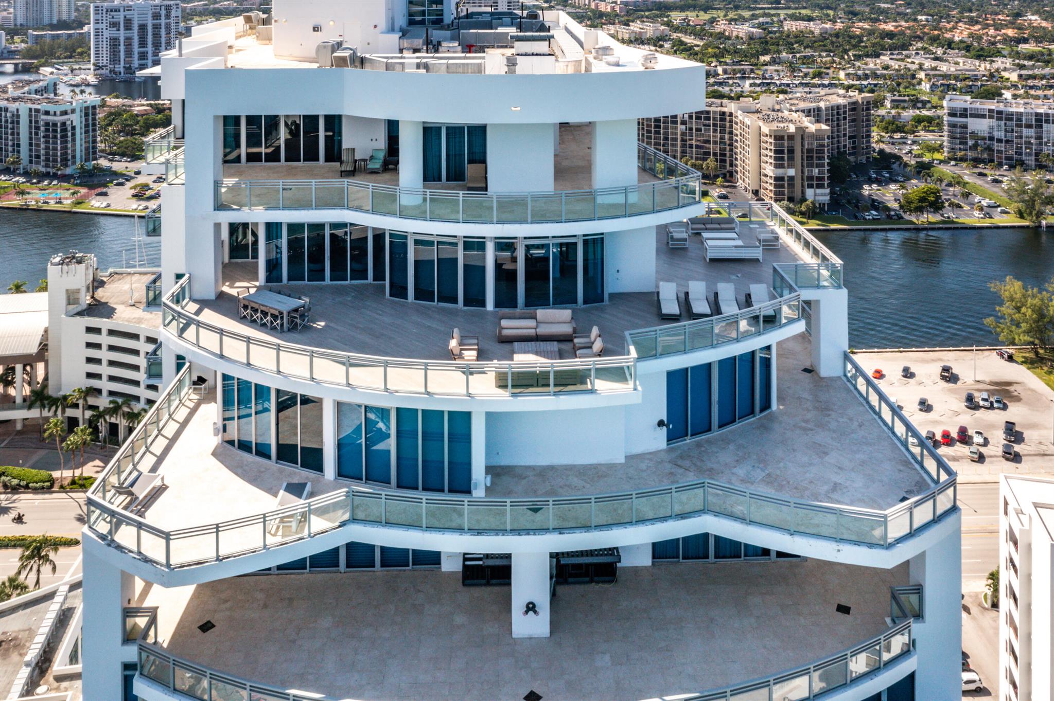 DIPLOMAT OCEANFRONT RESID - Residential