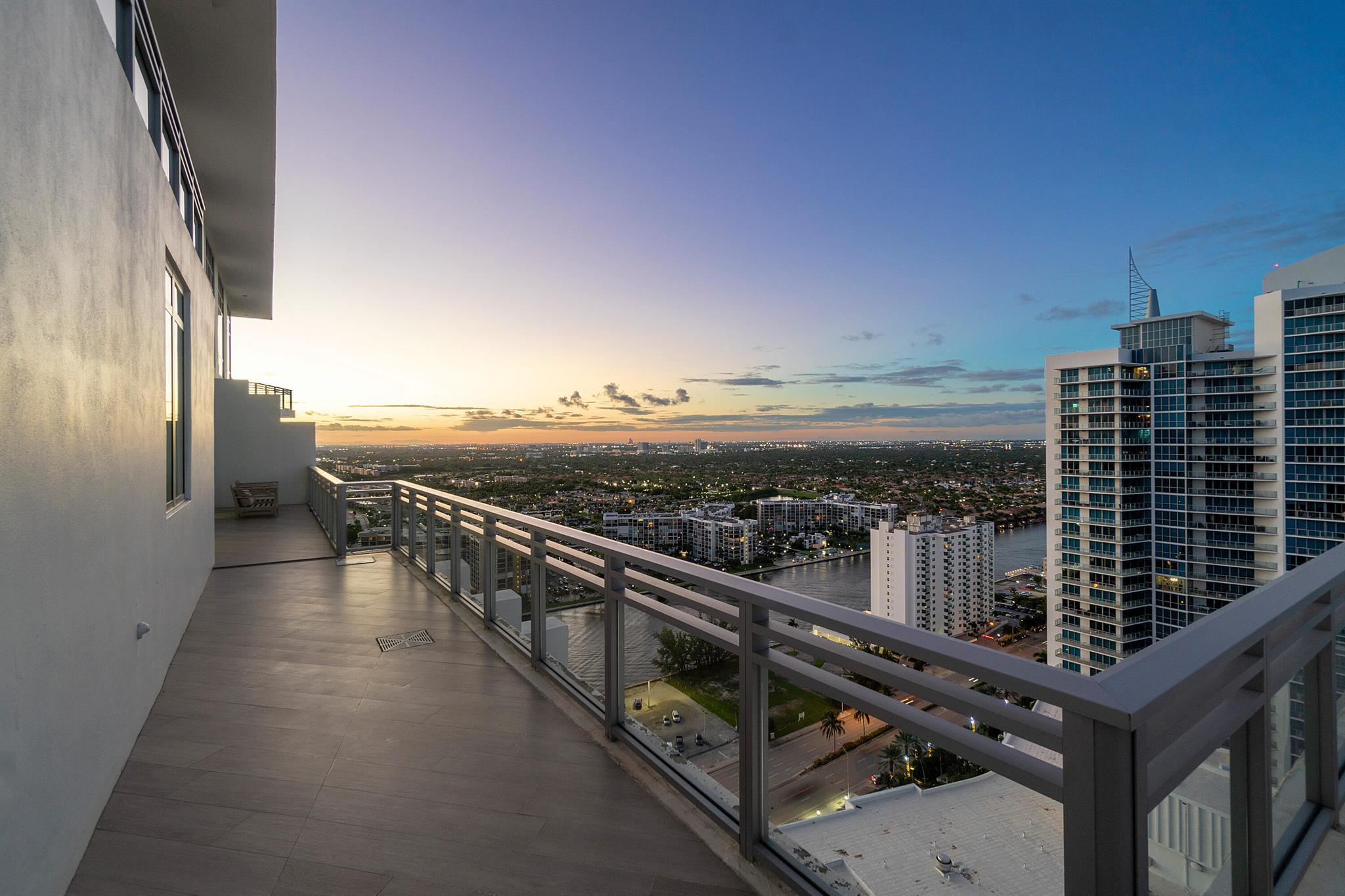 DIPLOMAT OCEANFRONT RESID - Residential