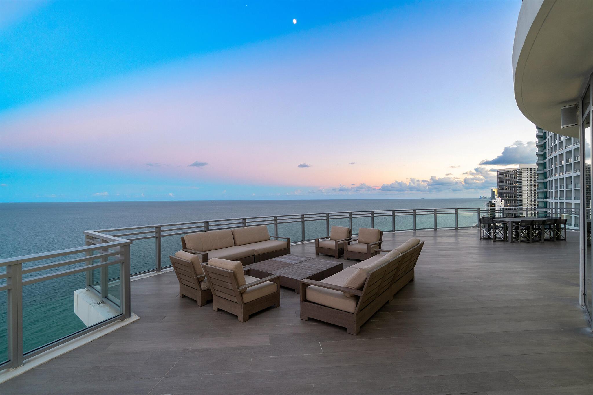 DIPLOMAT OCEANFRONT RESID - Residential