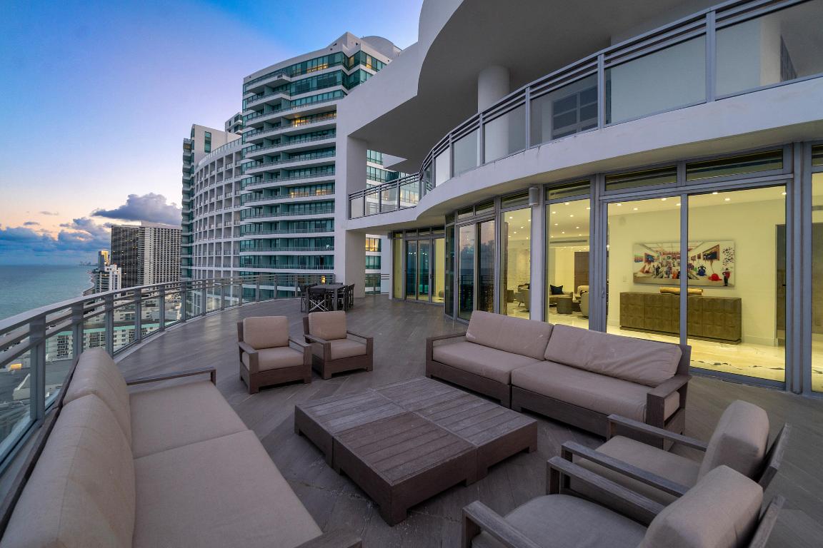 DIPLOMAT OCEANFRONT RESIDENCES - Residential