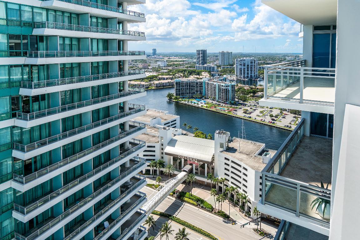 DIPLOMAT OCEANFRONT RESIDENCES - Residential