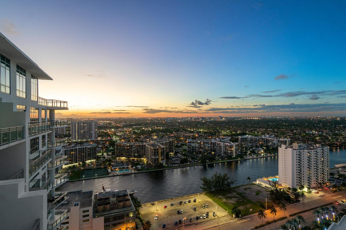 DIPLOMAT OCEANFRONT RESIDENCES - Residential