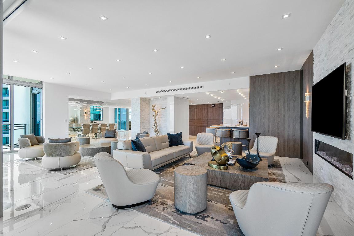 DIPLOMAT OCEANFRONT RESIDENCES - Residential