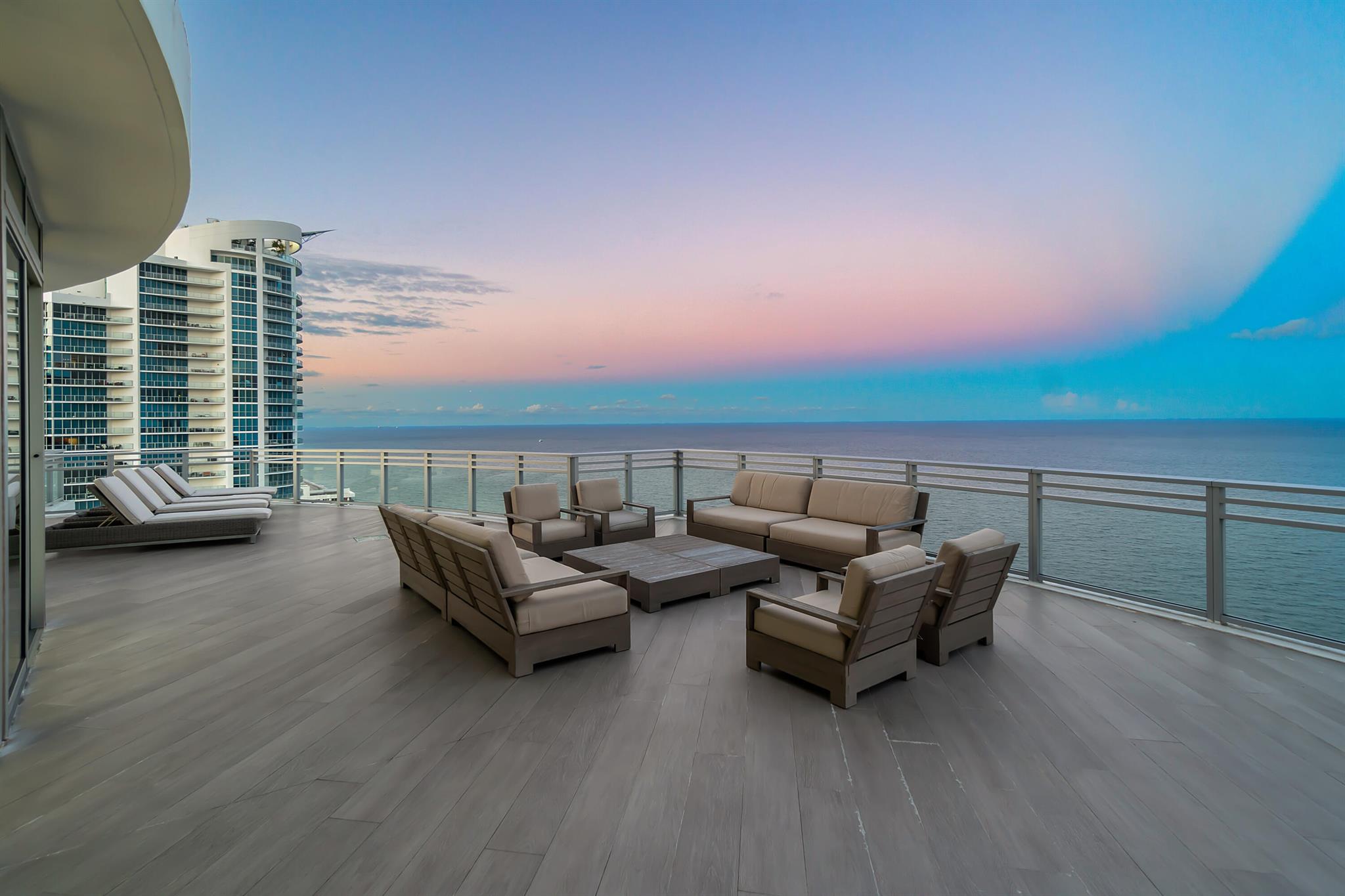 DIPLOMAT OCEANFRONT RESID - Residential