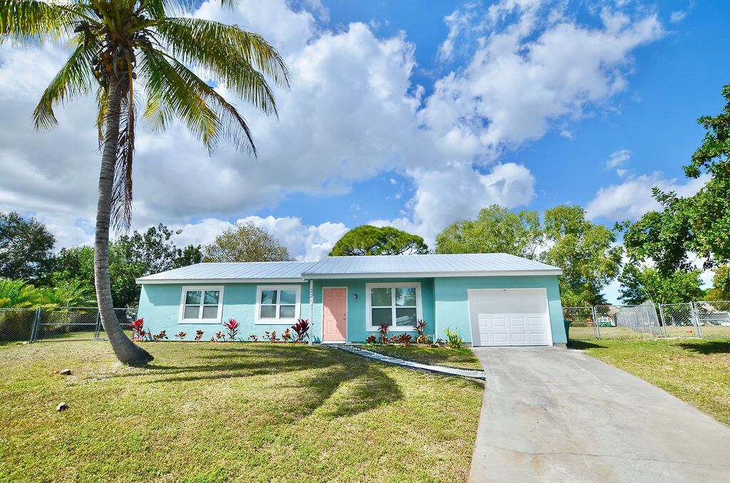Photo of 221 SW Dillon Court Ct, Port St Lucie, FL 34953 (MLS # R10805890)
