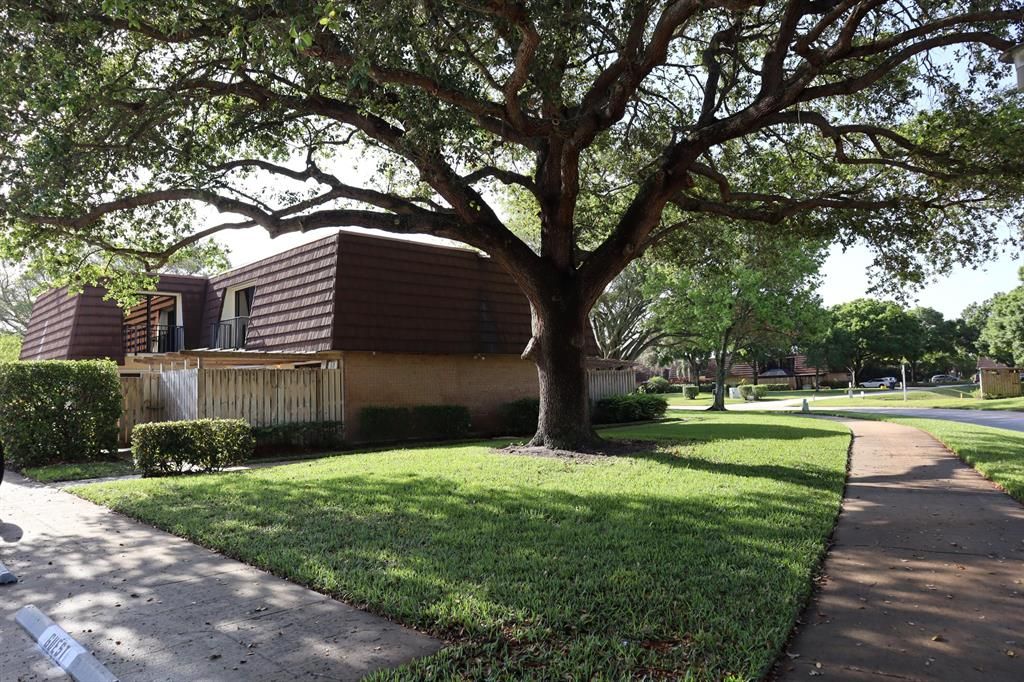 Photo of 1820 18th Lane Ln, Palm Beach Gardens, FL 33418 (MLS # R10784121)