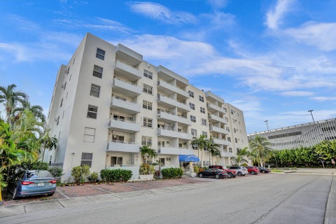 Tiny photo for 2900 Banyan Street #101, Fort Lauderdale, FL 33316 (MLS # B26089111)