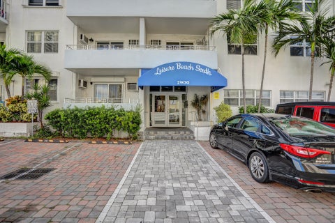 Tiny photo for 2900 Banyan Street #101, Fort Lauderdale, FL 33316 (MLS # B26089111)