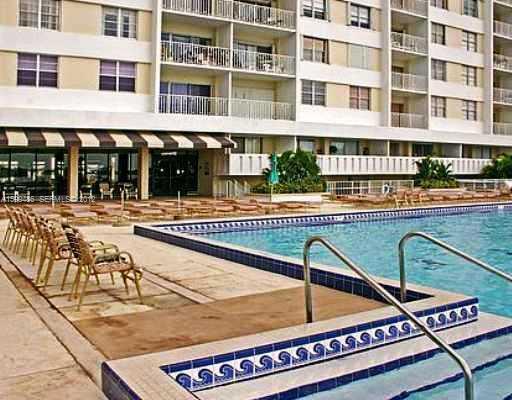 500 BAYVIEW Drive 122