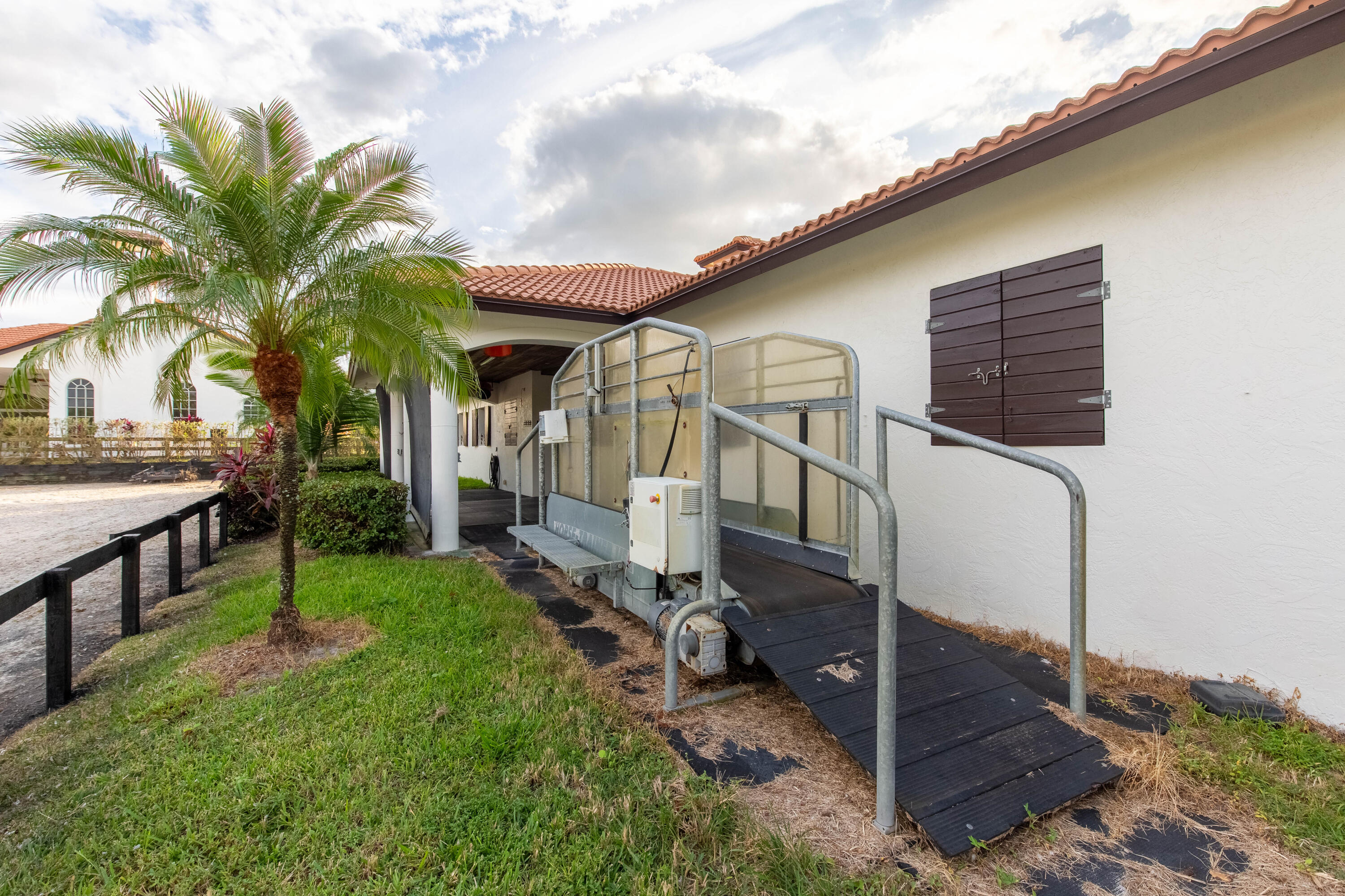 SADDLE TRAIL PARK OF WELLINGTON - Residential Lease