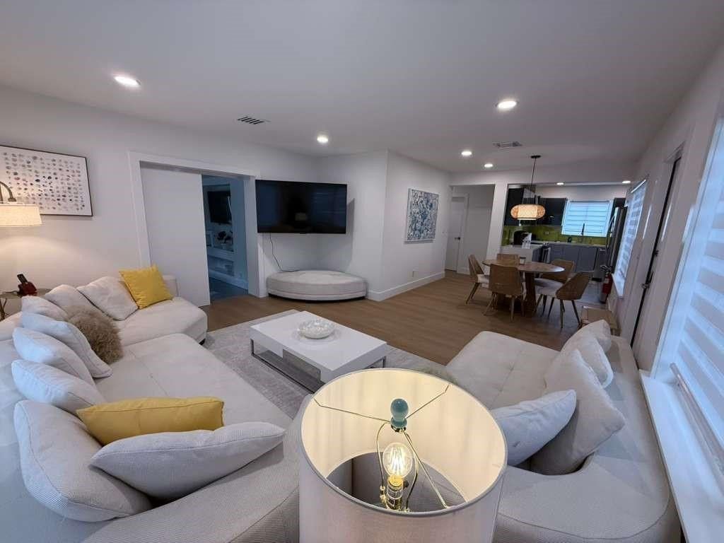 Photo of 800 SE 11th Court, Fort Lauderdale, FL 33316 (MLS # F10546316)