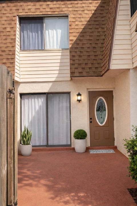 Property photo of 715 W Ocean Avenue, Lantana, FL 33462