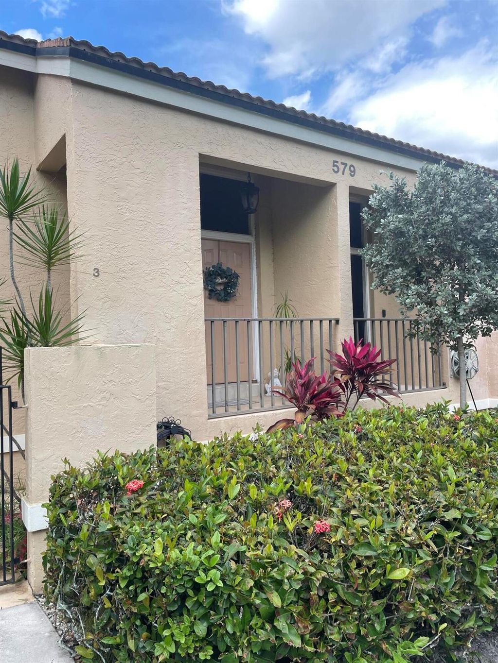 Photo of 579 Prestwick Circle #3, Palm Beach Gardens, FL 33418 (MLS # R10975379)