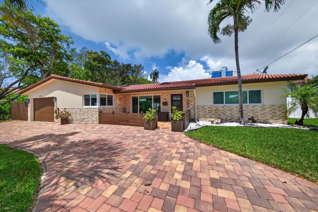 Photo of 1571 SE 24th Avenue, Pompano Beach, FL 33062 (MLS # B26033959)