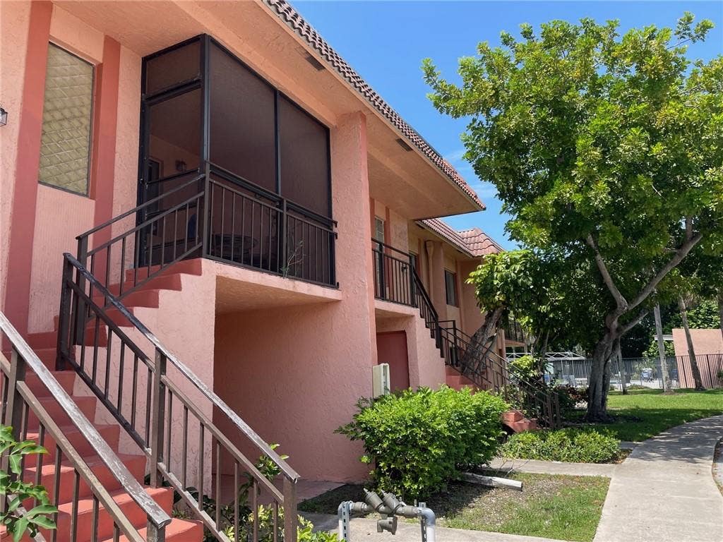 Photo of 235 LAKEVIEW Drive #102, Weston, FL 33326 (MLS # B26054487)