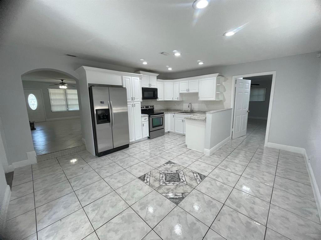 Large 5 bedroom 2 bath single family home with carport and a circular driveway. Fenced in yard with a patio and multiple fruit trees. House has been recently renovated with tile floors and central ac. Large utility room with washer and dryer. Updated kitchen. Perfect for a large family or a GROUP HOME!