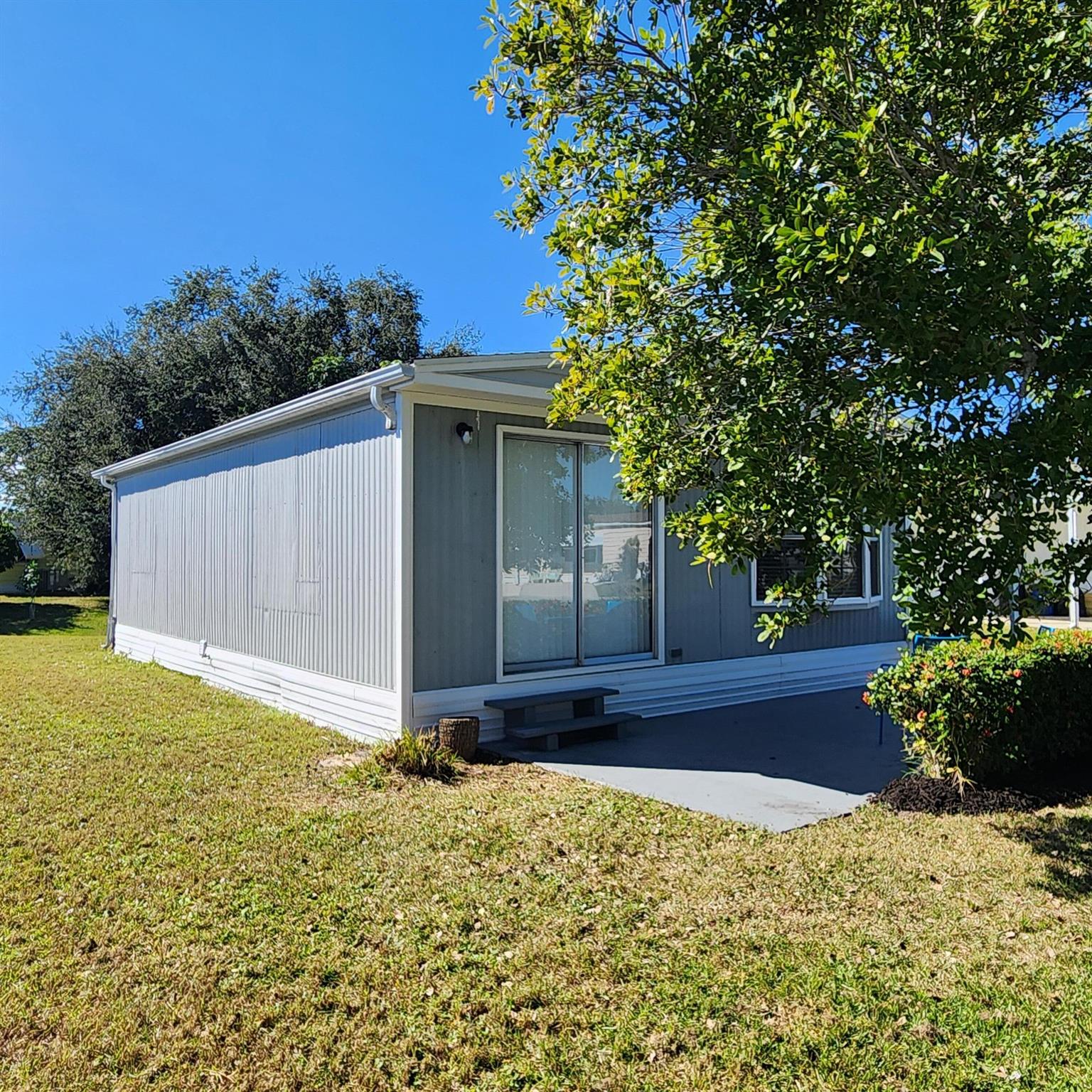 Spanish Lakes Riverfront - Residential