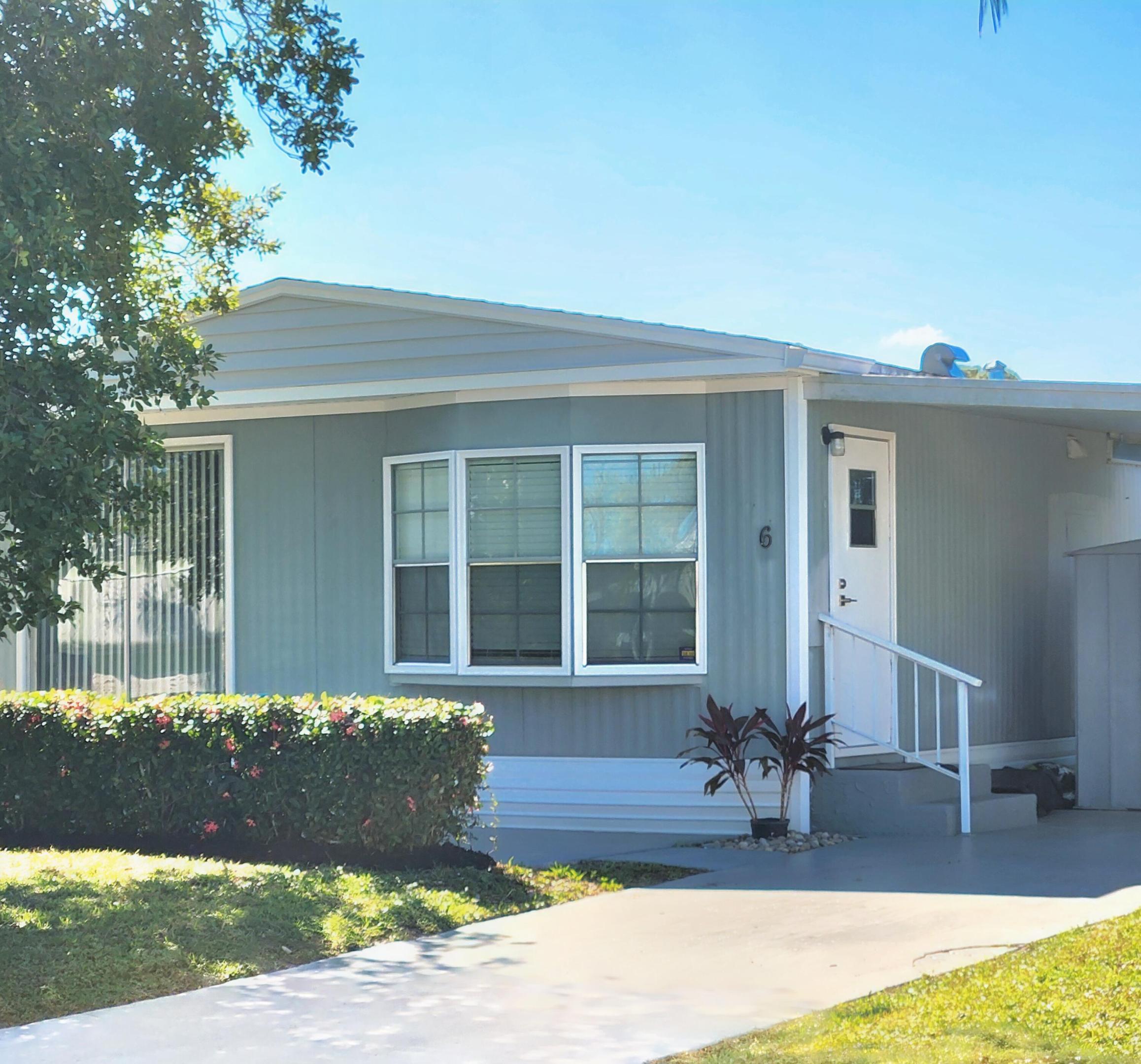 Spanish Lakes Riverfront - Residential