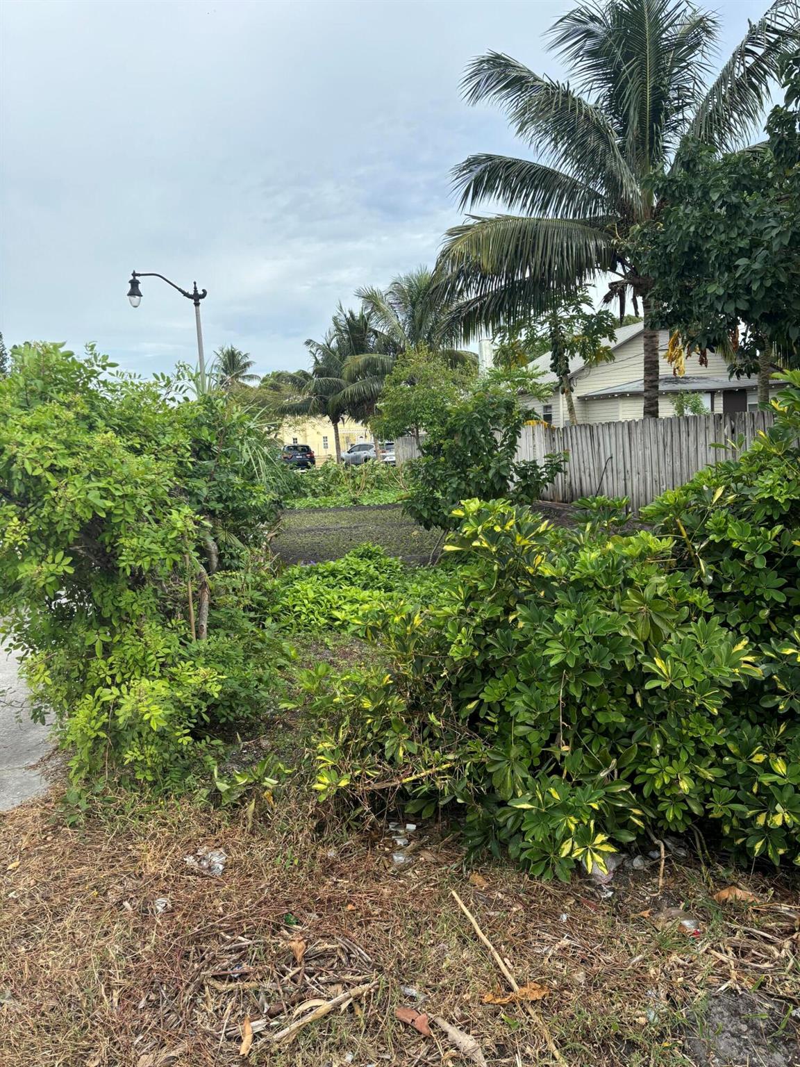418 N Seacrest Boulevard