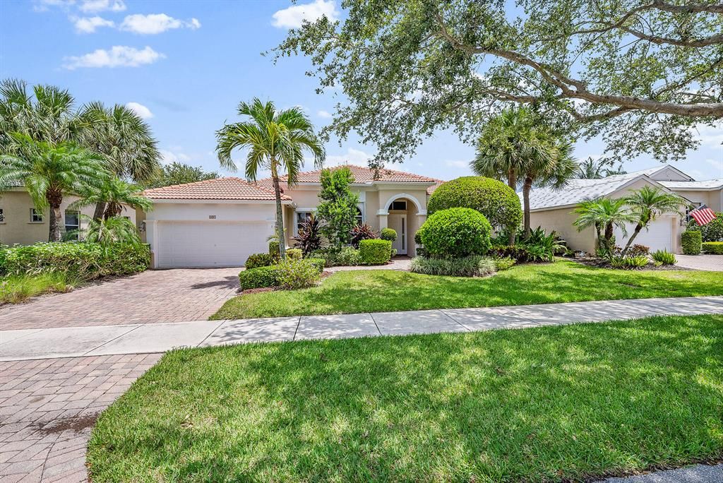 Photo of 137 Magnolia Way, Tequesta, FL 33469 (MLS # R10891643)