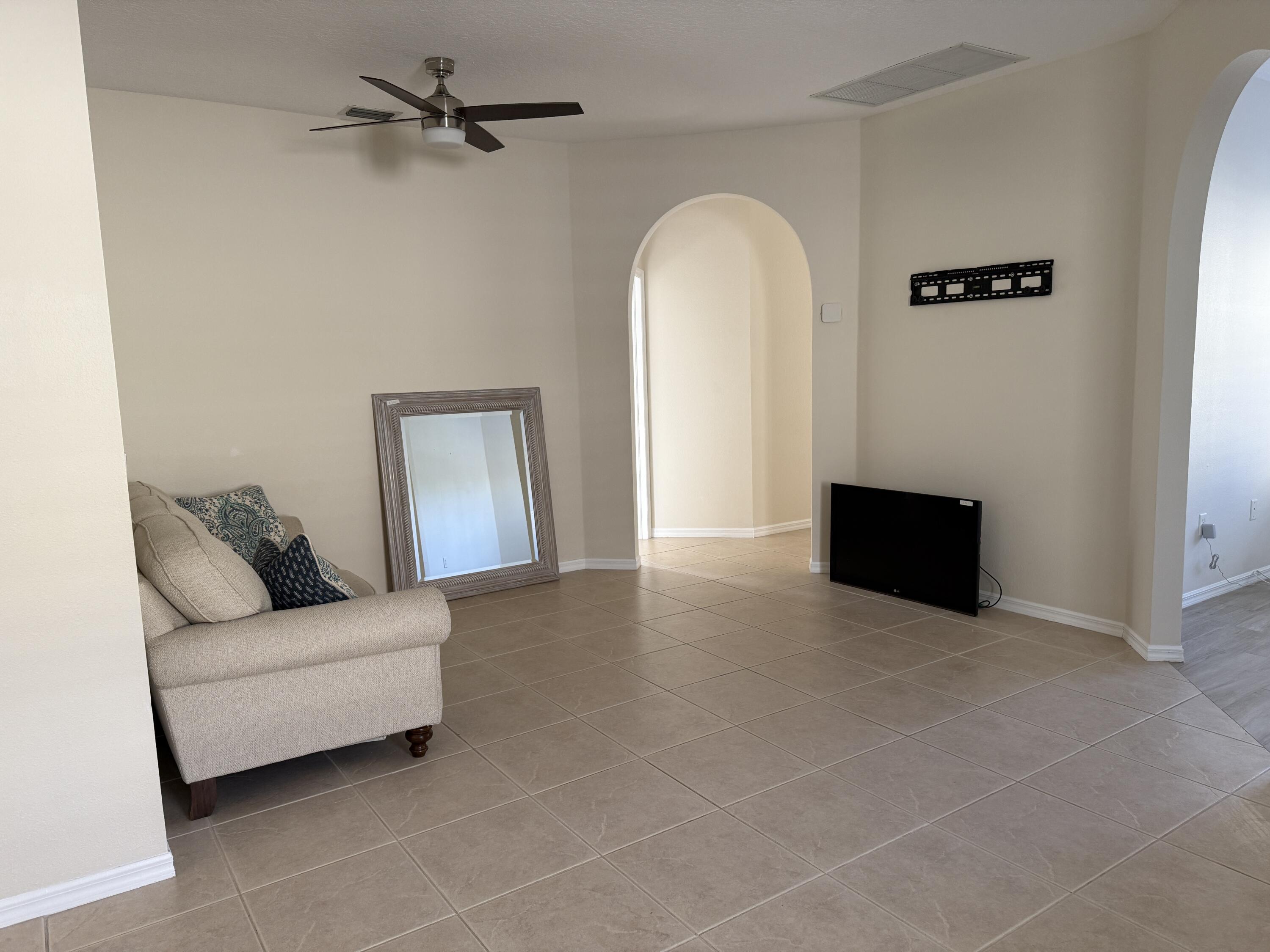 LAKE FOREST - Residential Lease