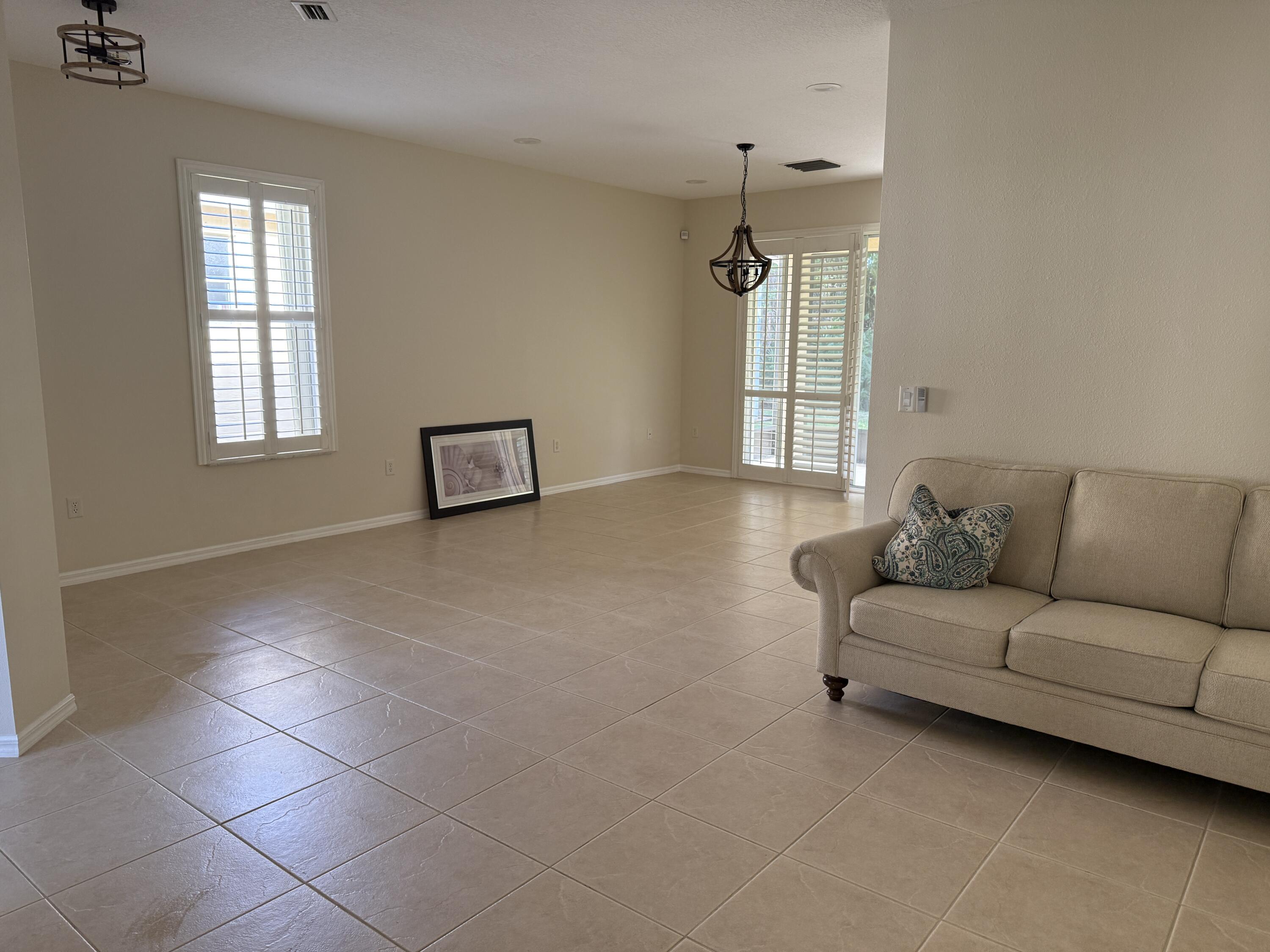 LAKE FOREST - Residential Lease