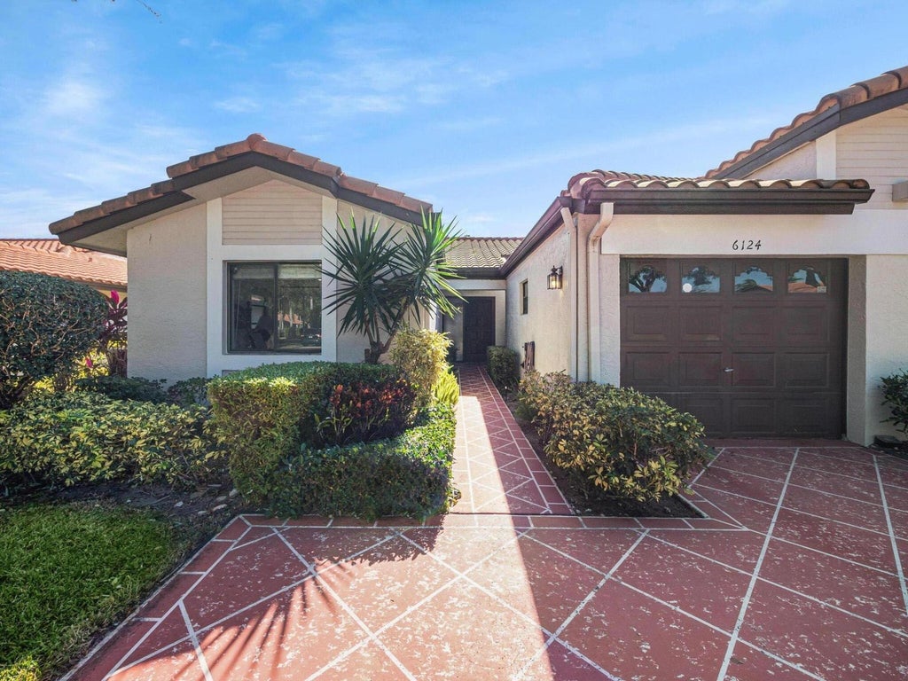 Photo of 6124 Kings Gate Circle #A, Delray Beach, FL 33484 (MLS # R11050317)