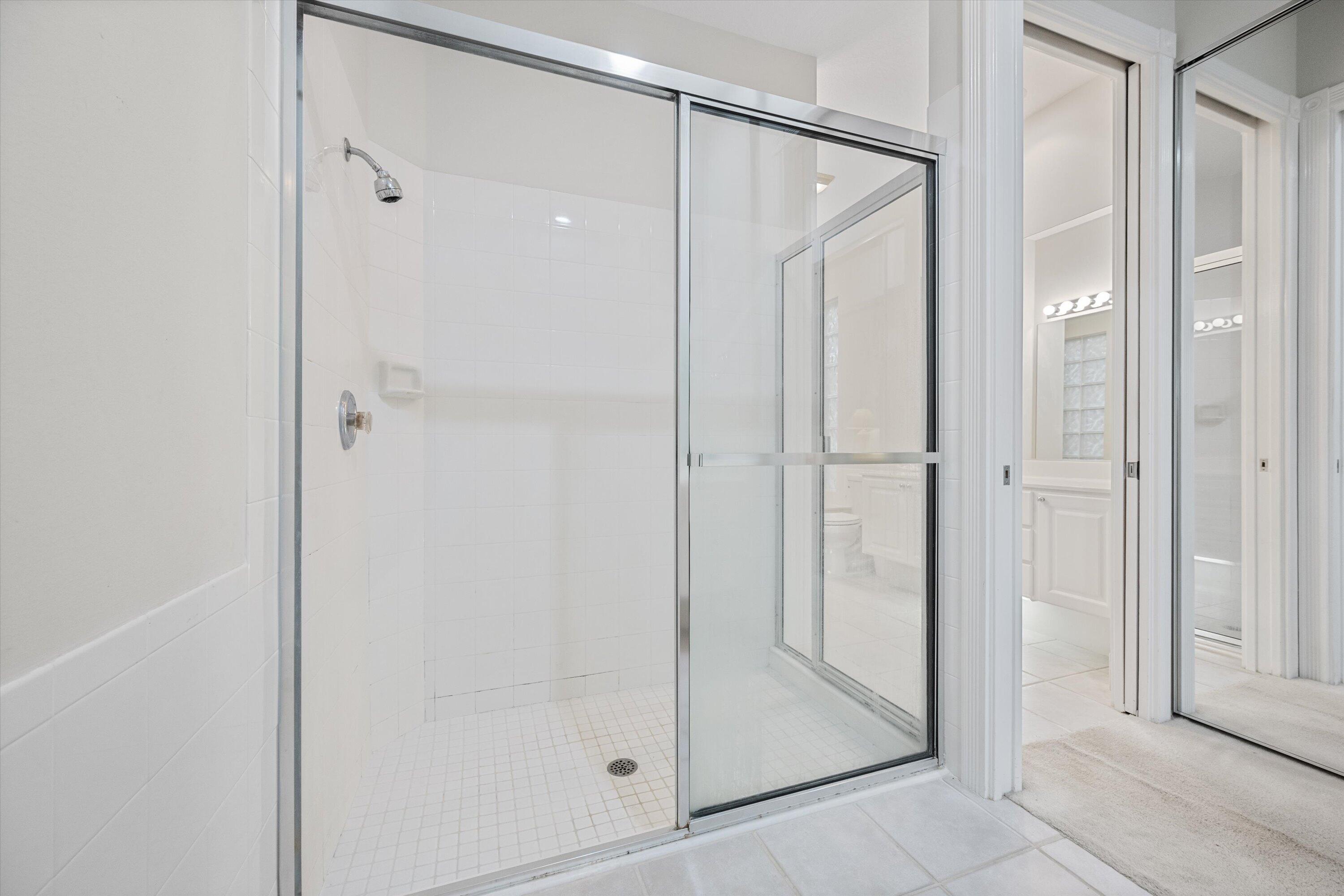 RIVERWALK 4 - Residential