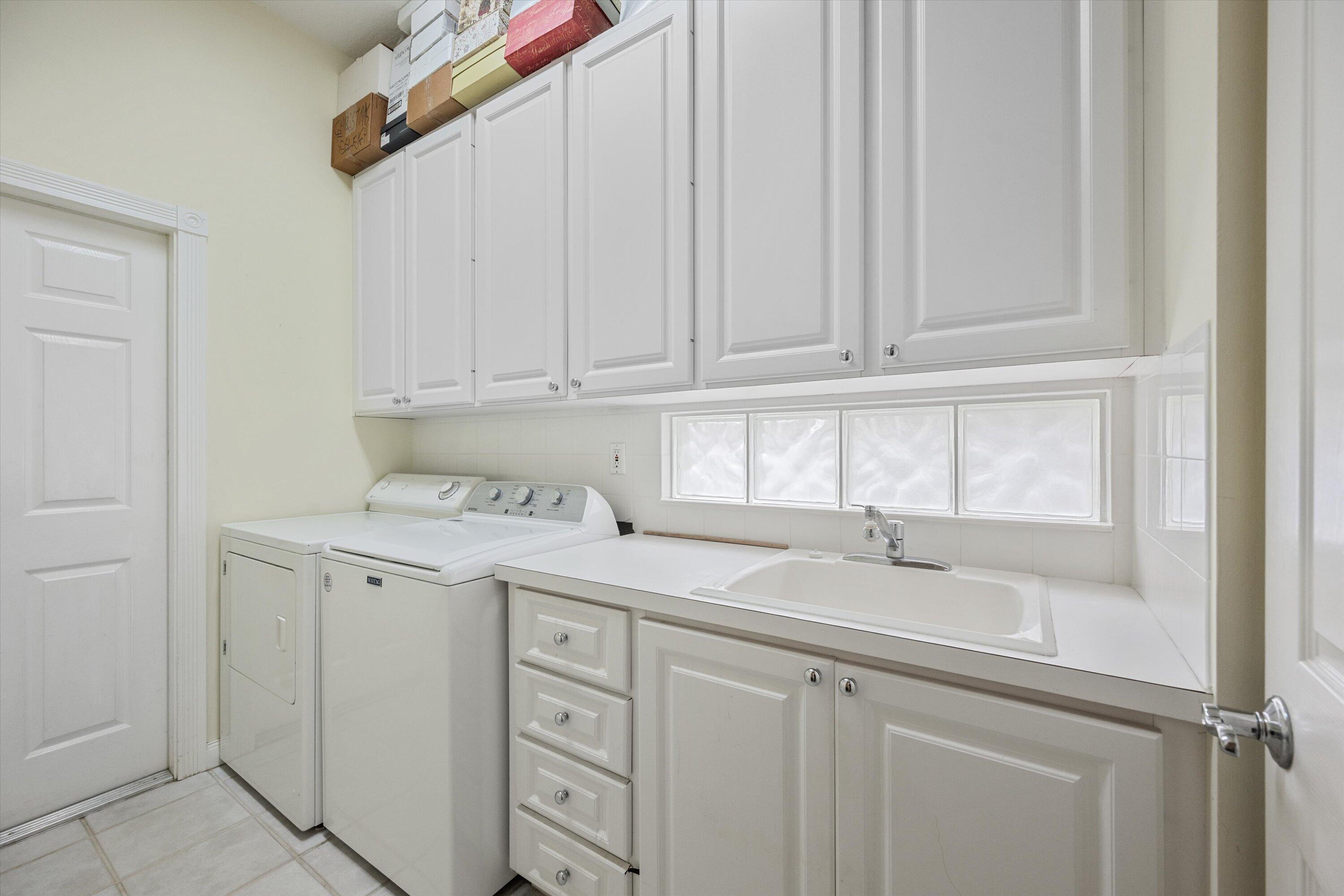 RIVERWALK 4 - Residential