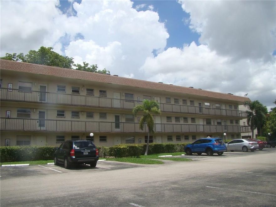 READY FOR RENOVATION, ONE BEDROOM CONDOMINIUM UNIT WITH GARDEN VIEW SOLD IN AS-IS CONDITION,  REC LEASE FEE INCLUDED WITHIN MONTHLY MAINTENANCE FEE AS PER ASSOCIATION MANAGEMENT, CLOSE WITHIN 30 DAYS (OR WITHIN 10 DAYS OF ASSOCIATION APPROVAL), USE FLORIDA REALTORS / FLORIDA BAR AS-IS CONTRACT
