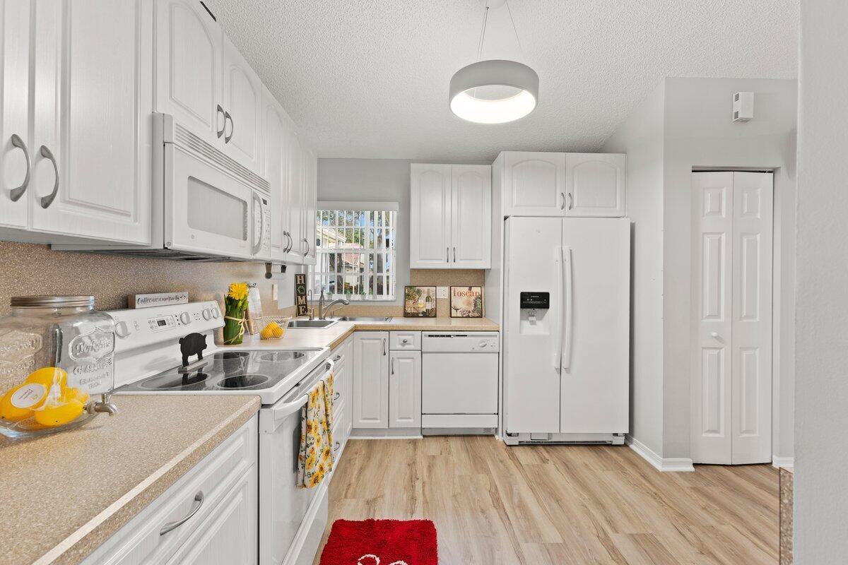 FLORAL LAKES 1 - Residential