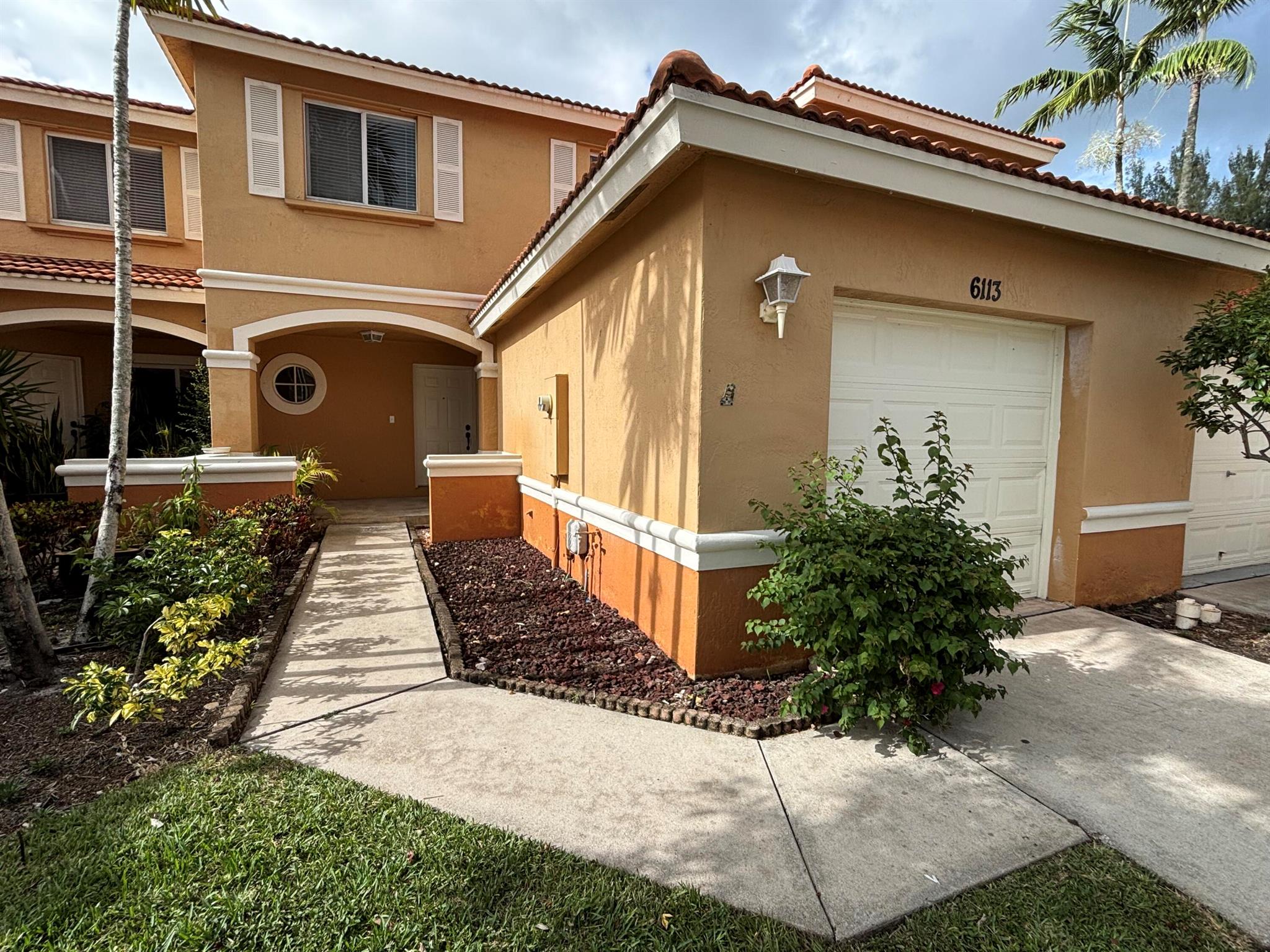 Receive Lender credit of $4,000 toward buyer's closing costs when using our preferred lender! Plus: Qualified first-time buyers may be eligible for a 1% down payment program. Ask the listing agent for lender details. PROPERTY HIGHLIGHTS: Welcome to this exceptional 3-bedroom, 2.5-bath townhouse located in the highly sought-after manned-gated community of Briar Bay, Laminate flooring throughout Brand-new washer, Screened and covered patio for relaxing outdoor living, Attached 1-car garage COMMUNITY AMENITIES: Enjoy resort-style living with a low HOA that includes: pool Clubhouse with fitness center, tennis courts, Playground for kids24/7 manned security gate, A perfect layout for families, Call the listing agent directly to schedule your private showing today!