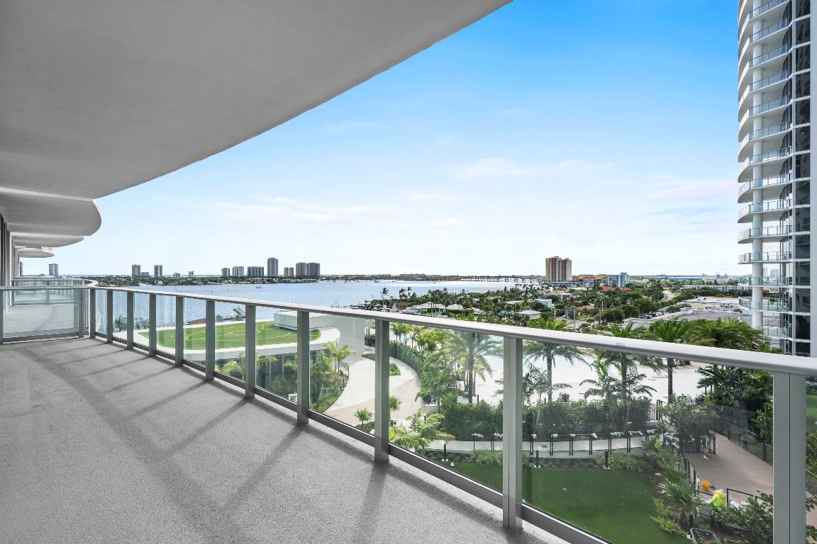 220 Lake Shore Drive 915