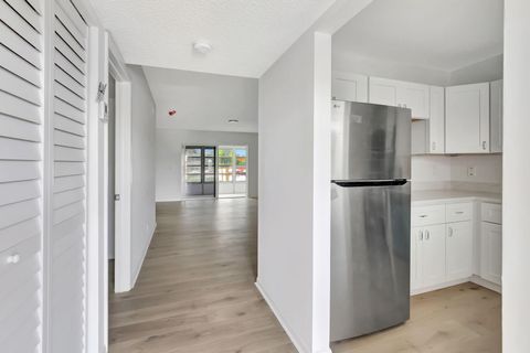 20 Abbey Lane 201 Delray Beach FL 33446