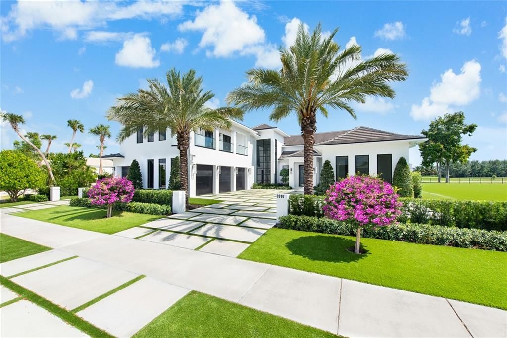 Photo of 3900 Country Club Ln Ln, Fort Lauderdale, FL 33308 (MLS # F10305742)